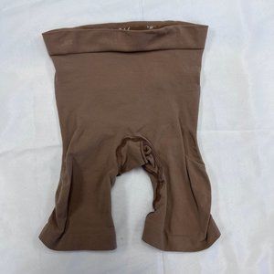 Skims Core Control Seamless Mid Waisted Shaping Short Size XS